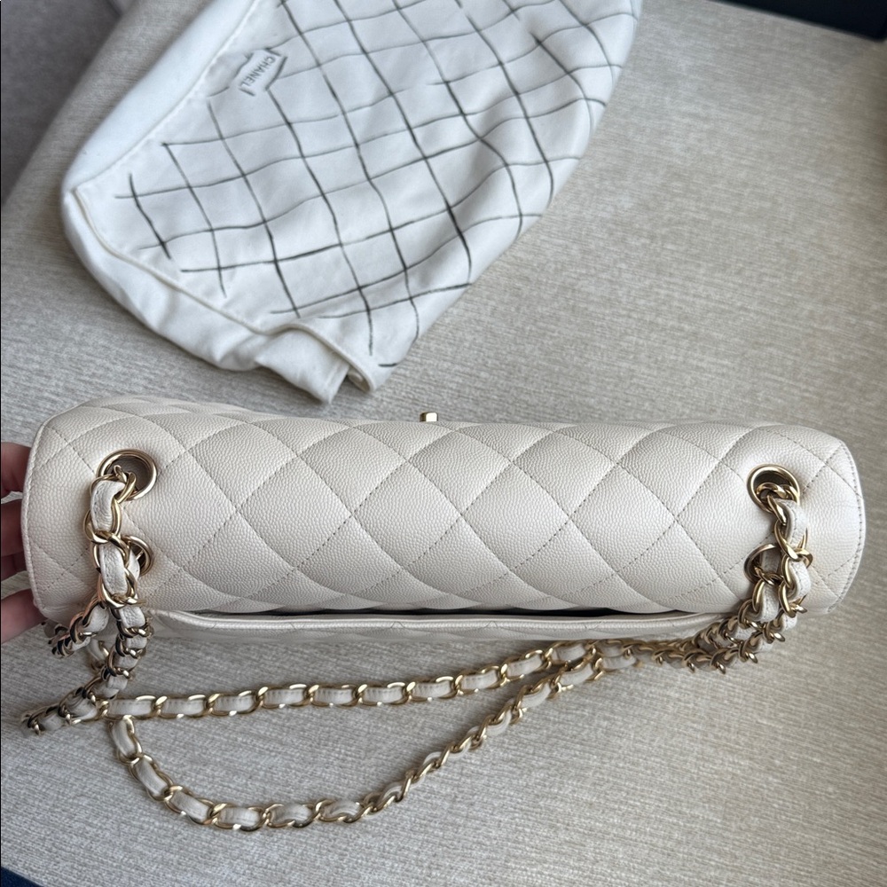 CHANEL authentic classic flap bag in white with gold hardware, size jumbo - Picture 16 of 16